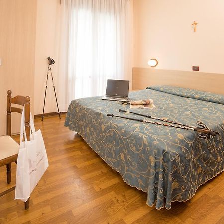 Hotel Trevi Лидо ди Йезоло Стая снимка
