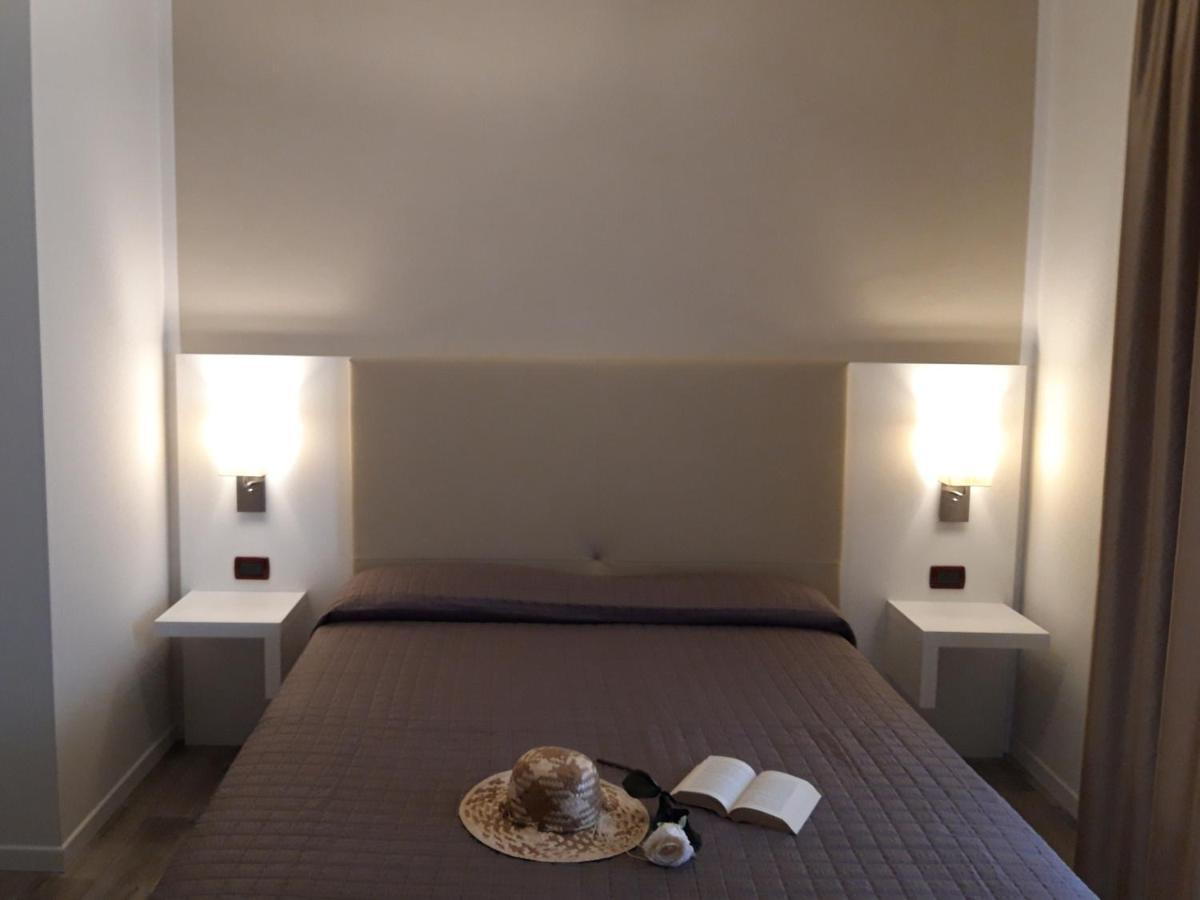 Hotel Trevi Лидо ди Йезоло Екстериор снимка