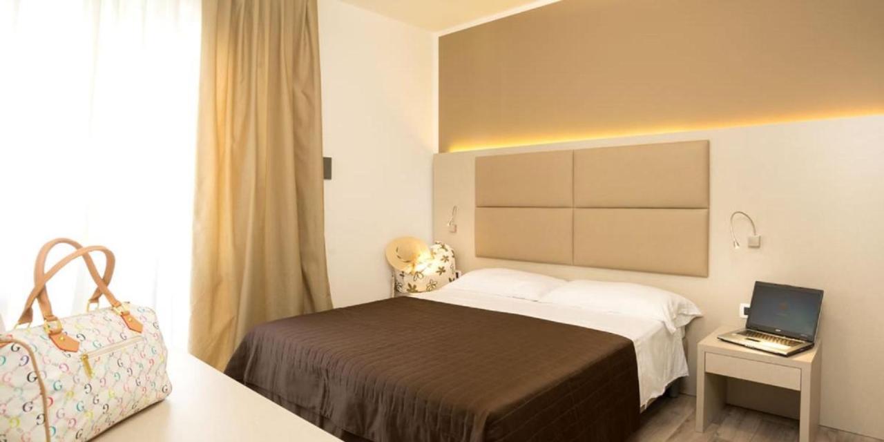 Hotel Trevi Лидо ди Йезоло Екстериор снимка