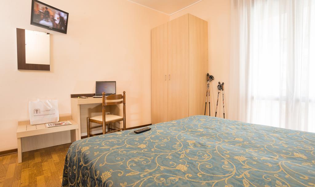 Hotel Trevi Лидо ди Йезоло Стая снимка