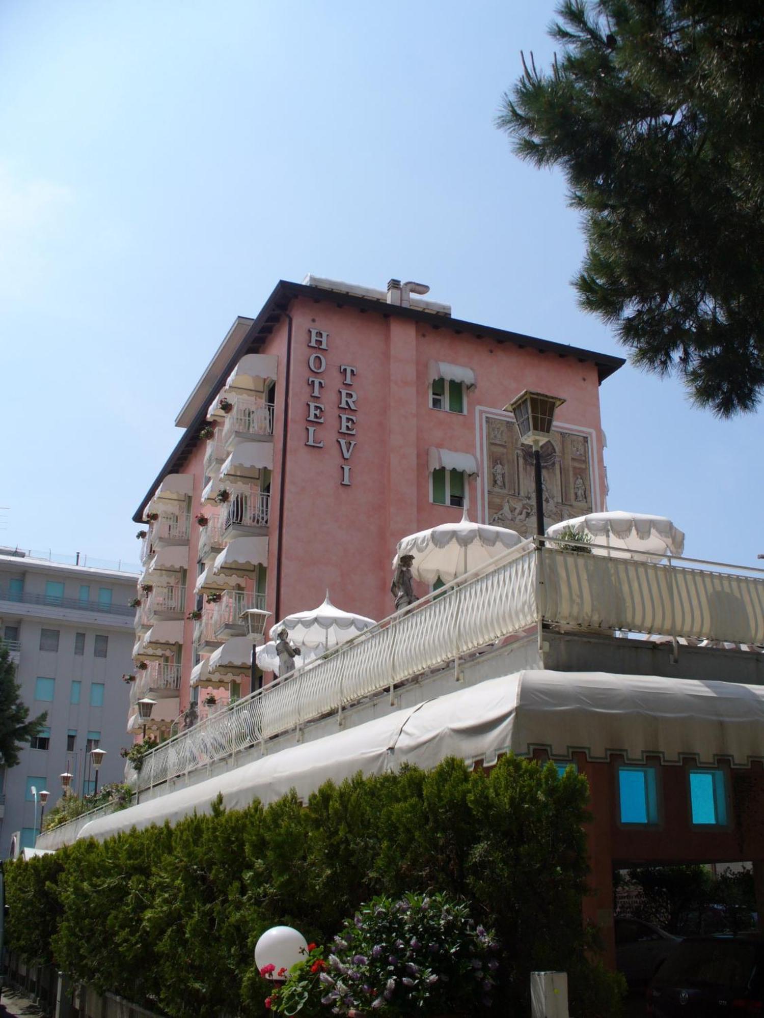 Hotel Trevi Лидо ди Йезоло Екстериор снимка