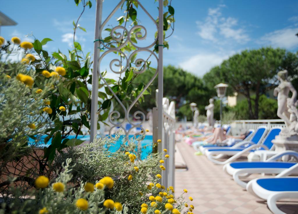 Hotel Trevi Лидо ди Йезоло Екстериор снимка