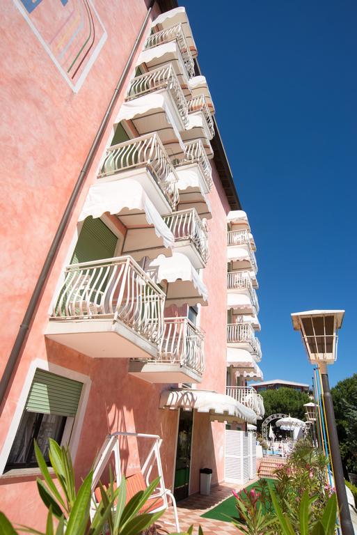 Hotel Trevi Лидо ди Йезоло Екстериор снимка