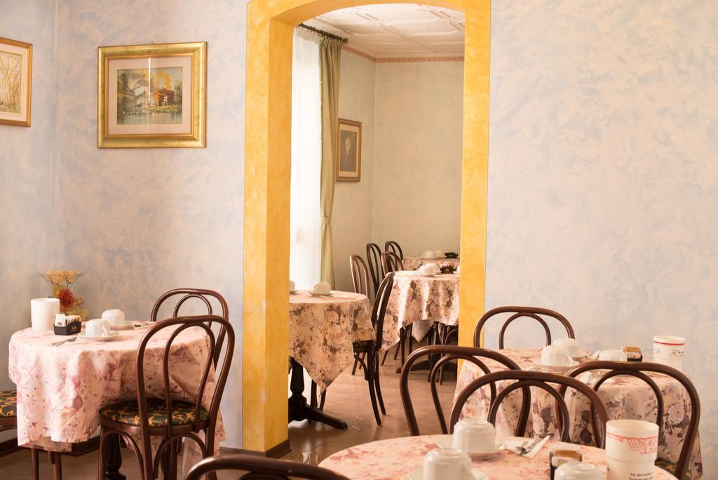 Hotel Trevi Лидо ди Йезоло Екстериор снимка